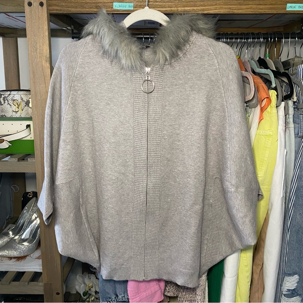🐚 PETITE STUDIO GREY FAUX FUR HOODED ZIPPER SWEATER JACKET!